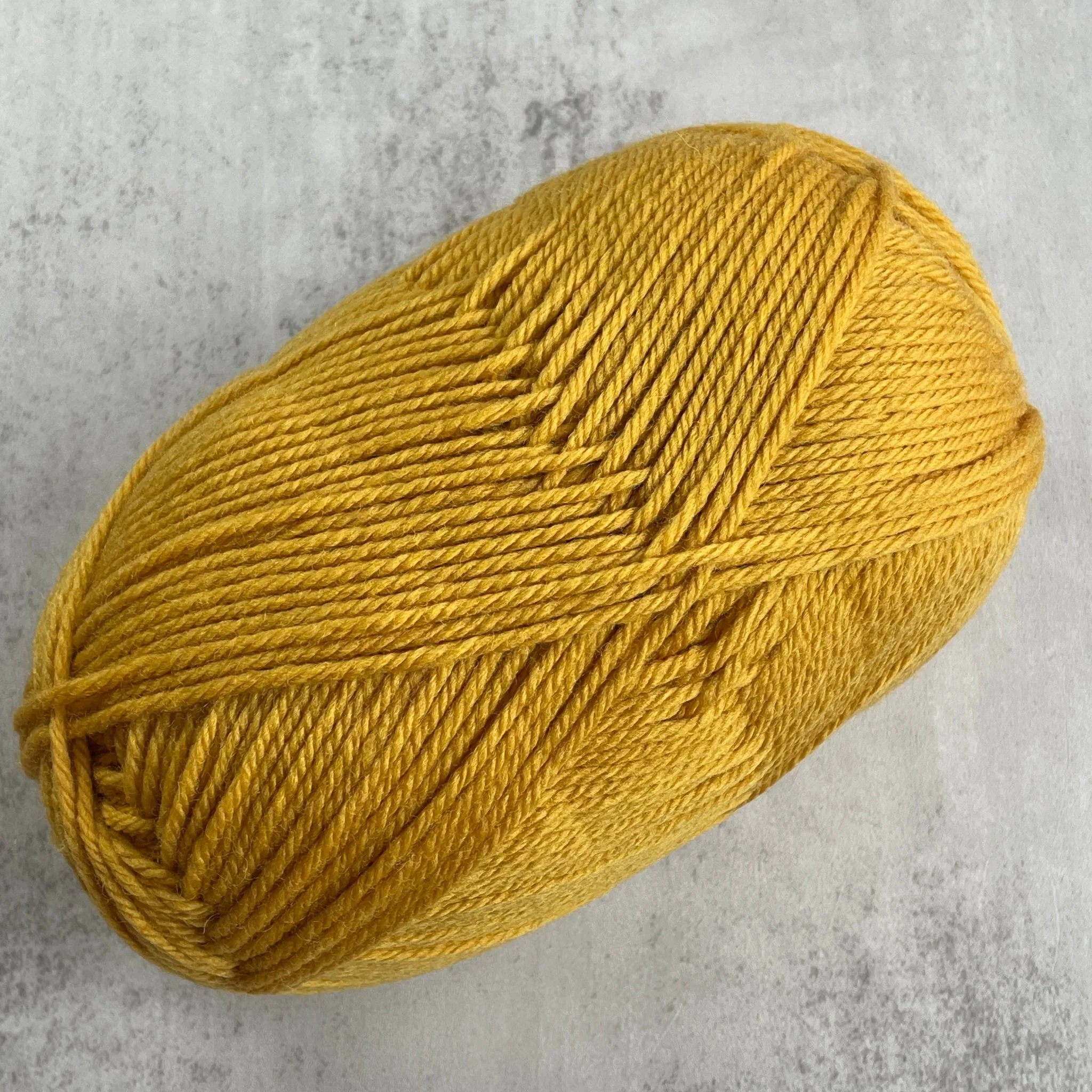 220 Superwash Merino / 05 Golden Yellow