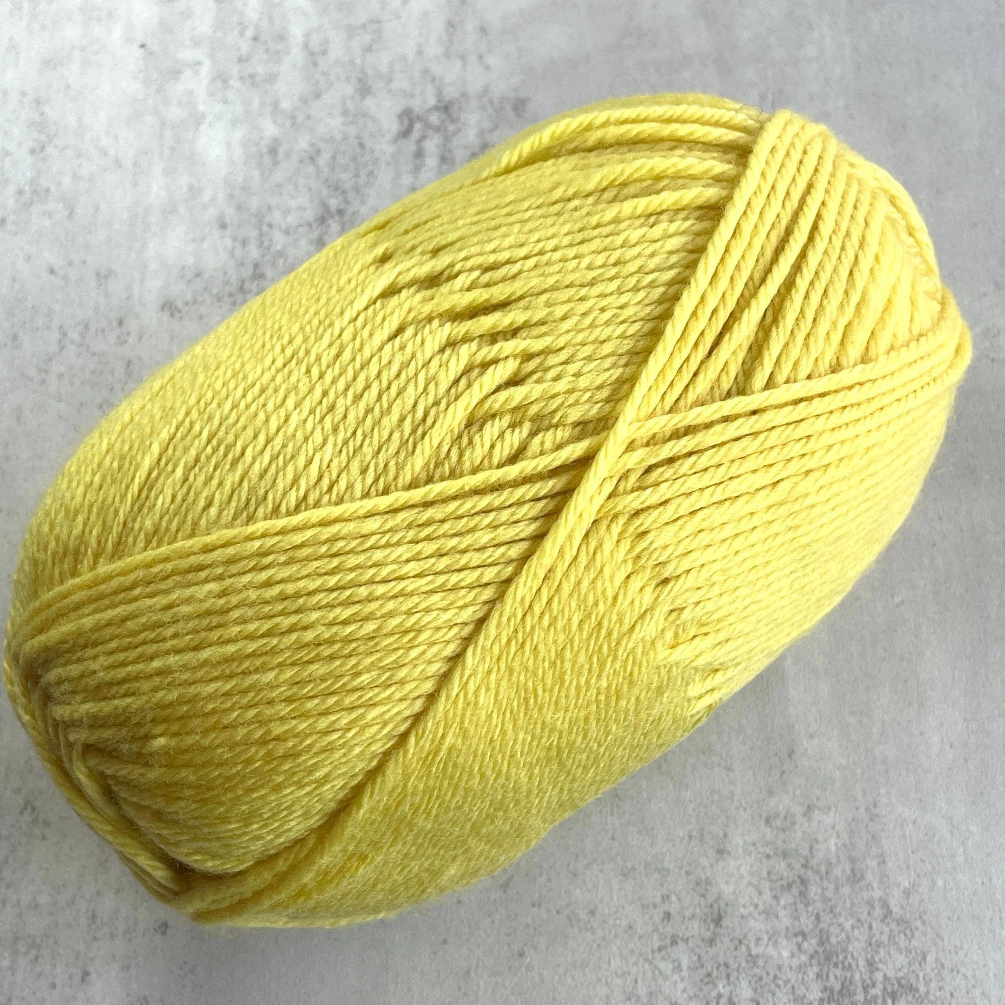 220 Superwash Merino / 09 Lemon
