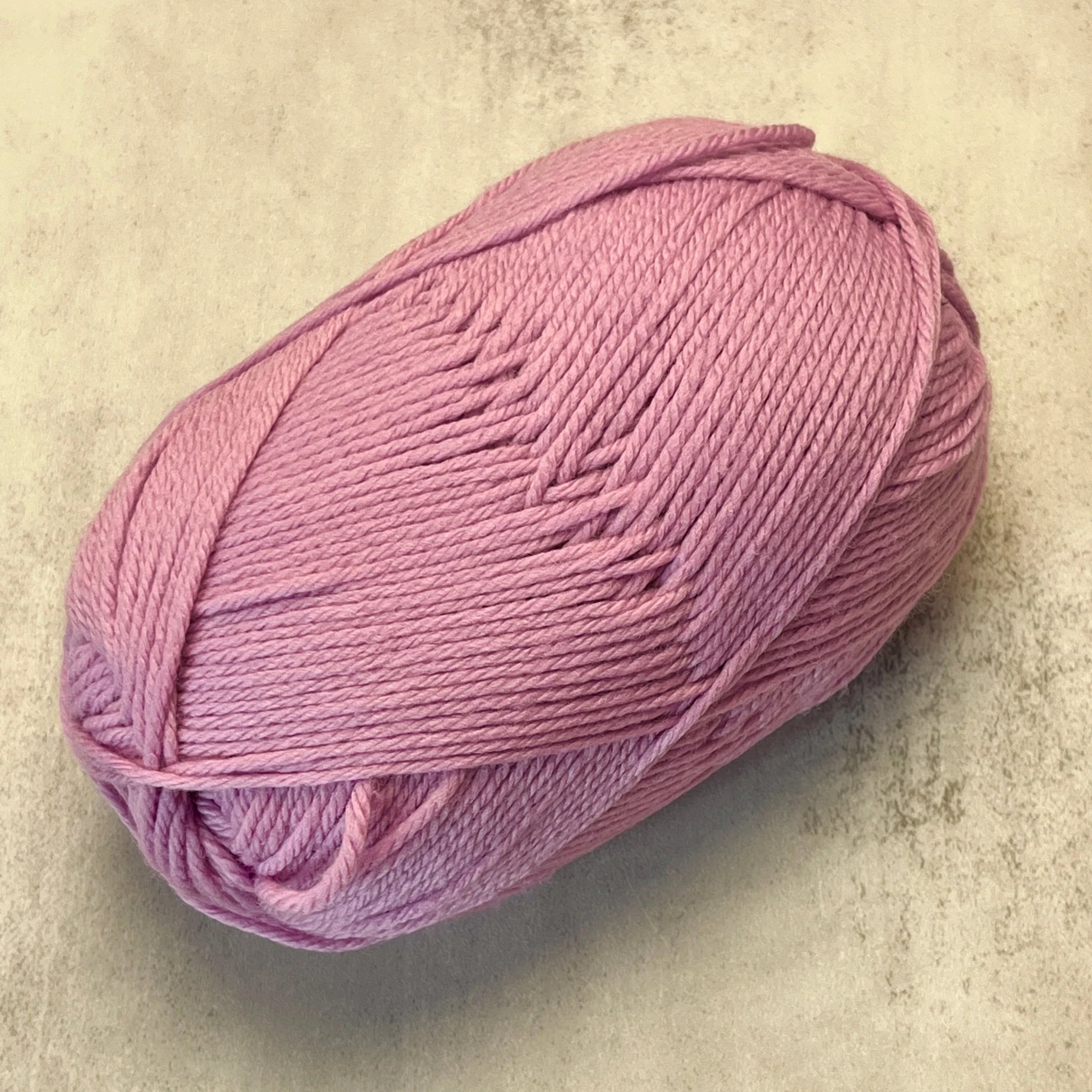 220 Superwash Merino / 62 Violet Ice