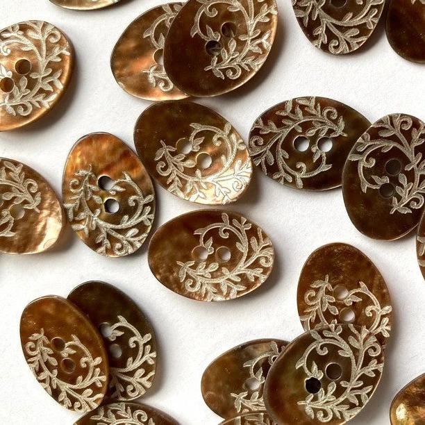 Ginger Foliage Lasered Oval Shell Button 11/16"