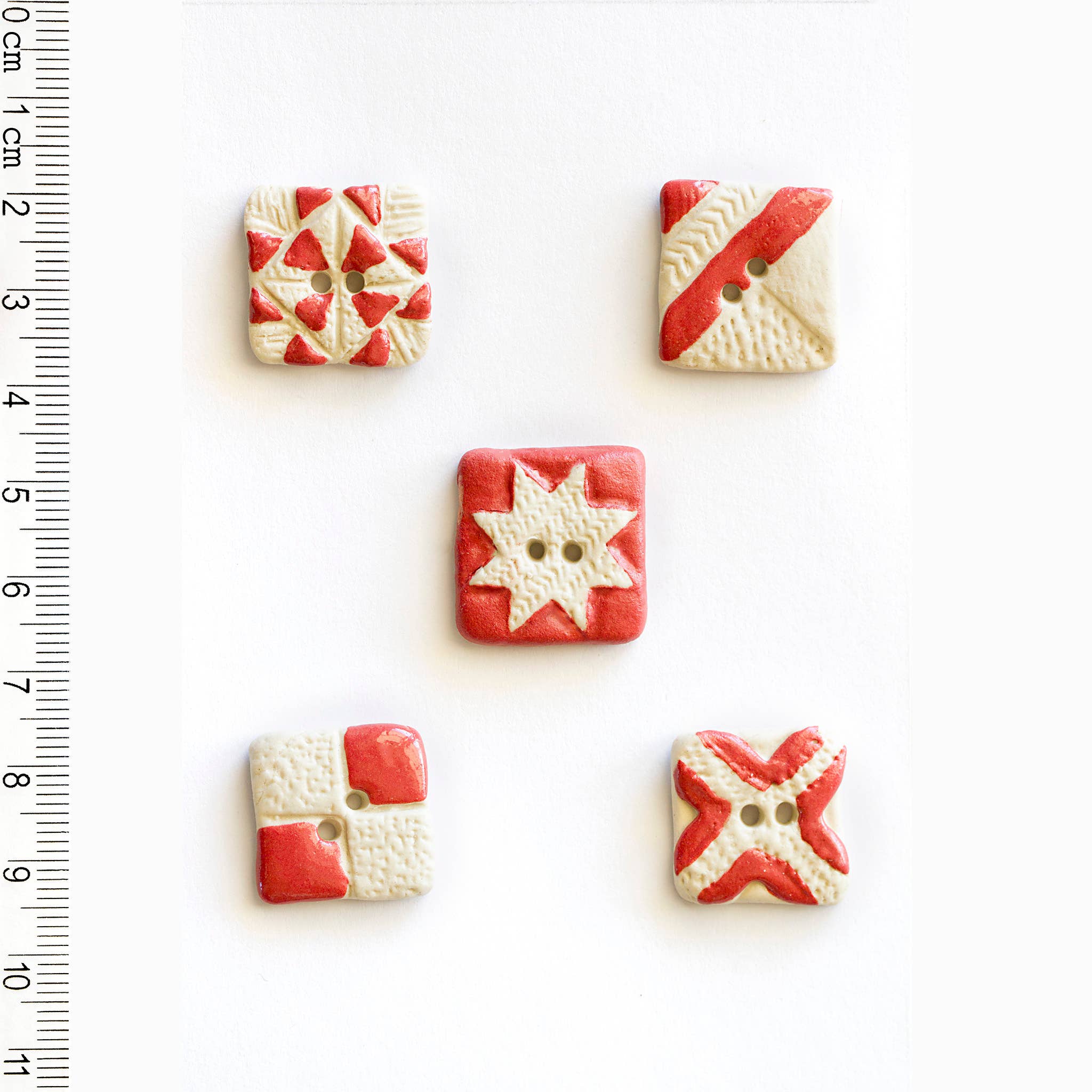 Quilt Buttons / Red & White, Set of 5
