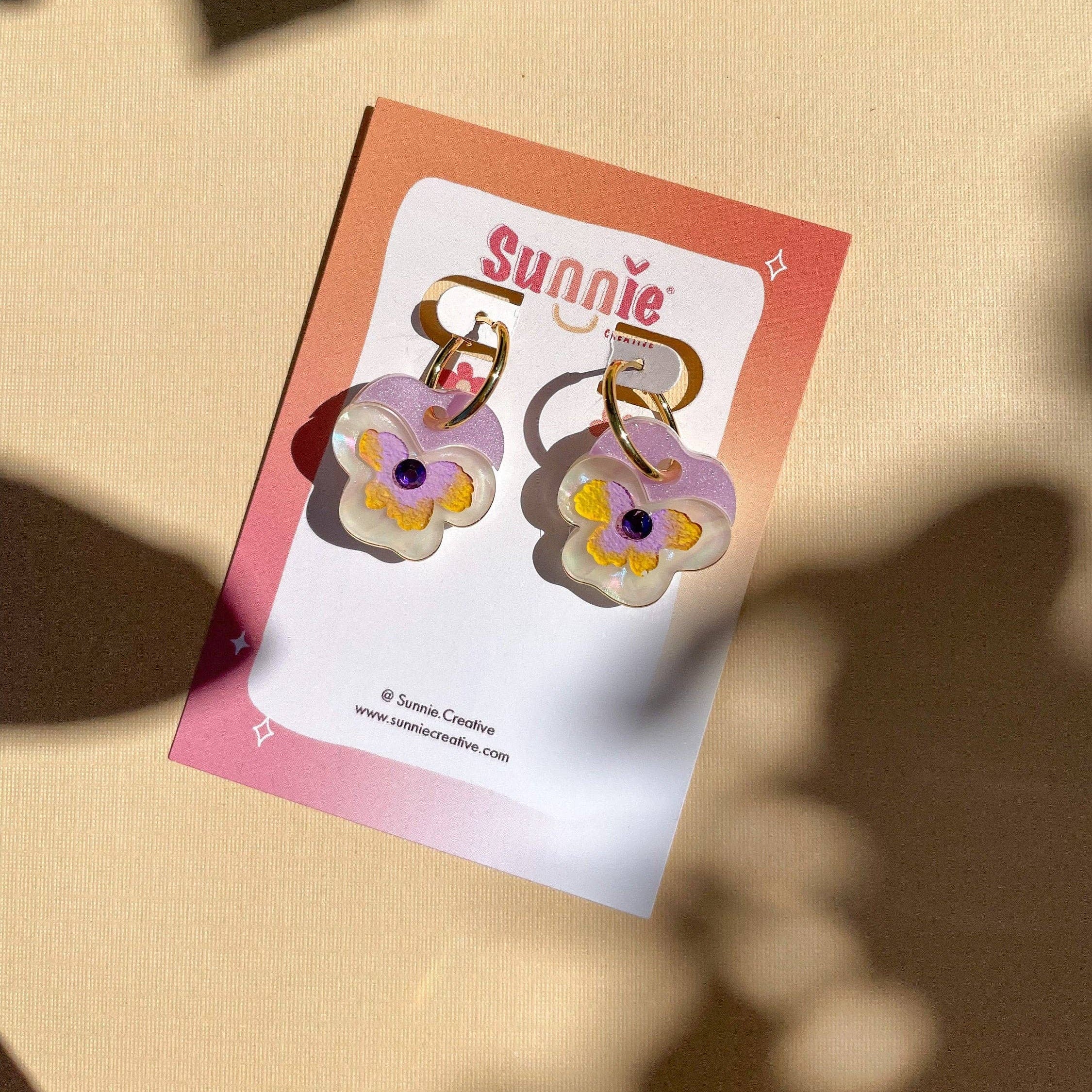 Mini Pansy Dangle / White
