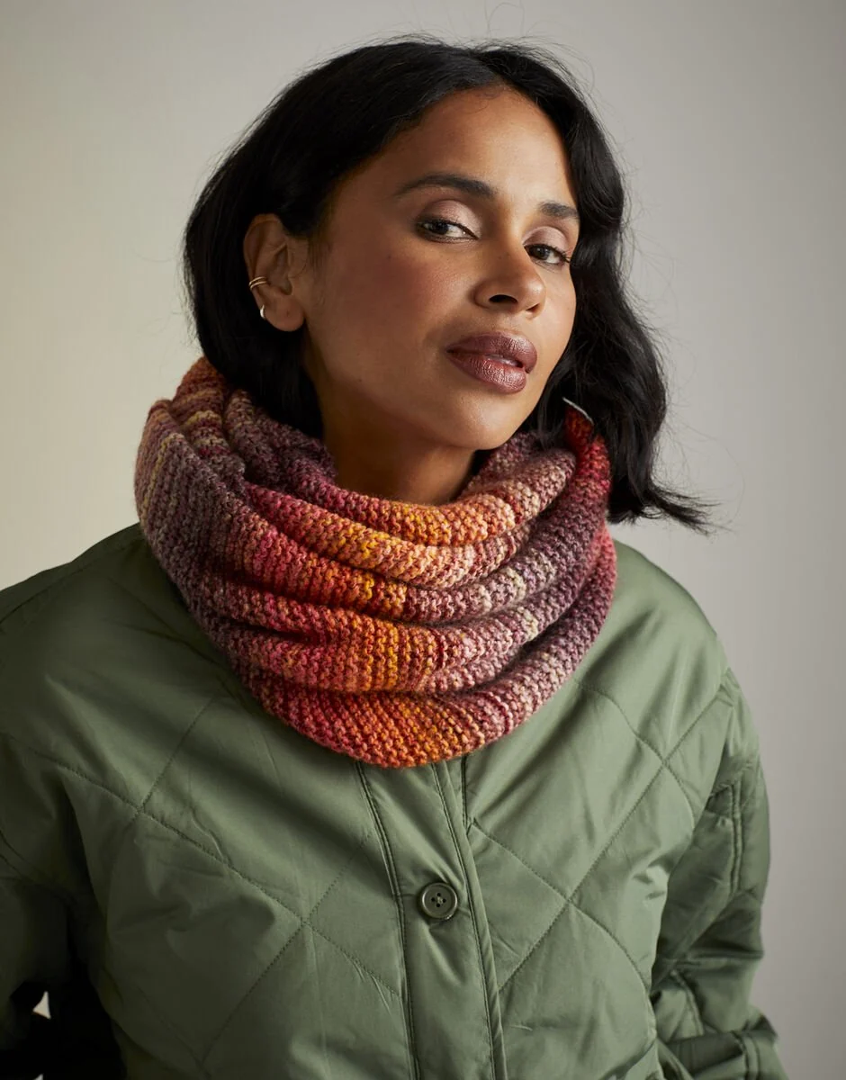 Sirdar Jewelspun Aran Pattern Booklets / 10729 Sunset Stroll Snood